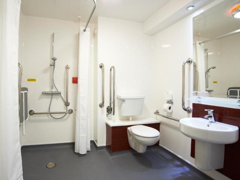 แทรเวลลอดจ์ สนามบินเบอร์มิงแฮม Hotel ภายนอก รูปภาพ