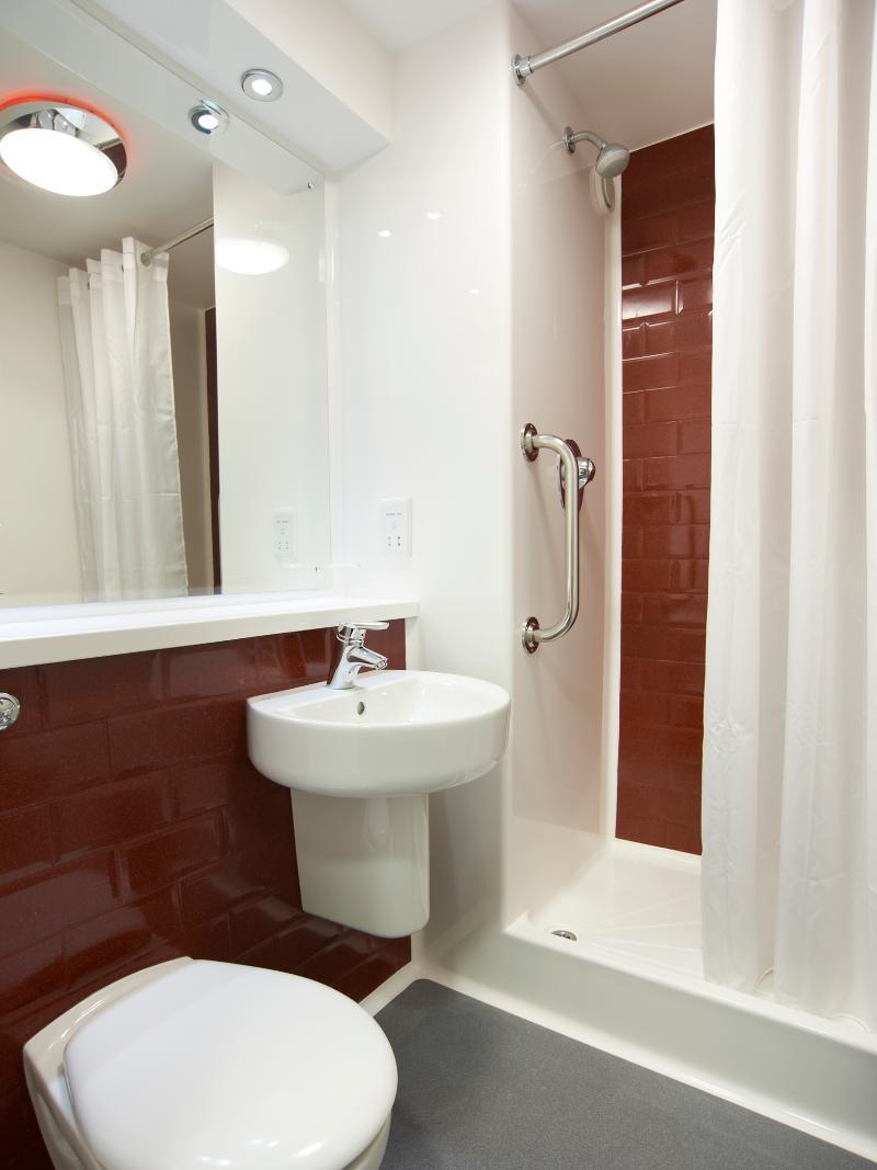 แทรเวลลอดจ์ สนามบินเบอร์มิงแฮม Hotel ภายนอก รูปภาพ
